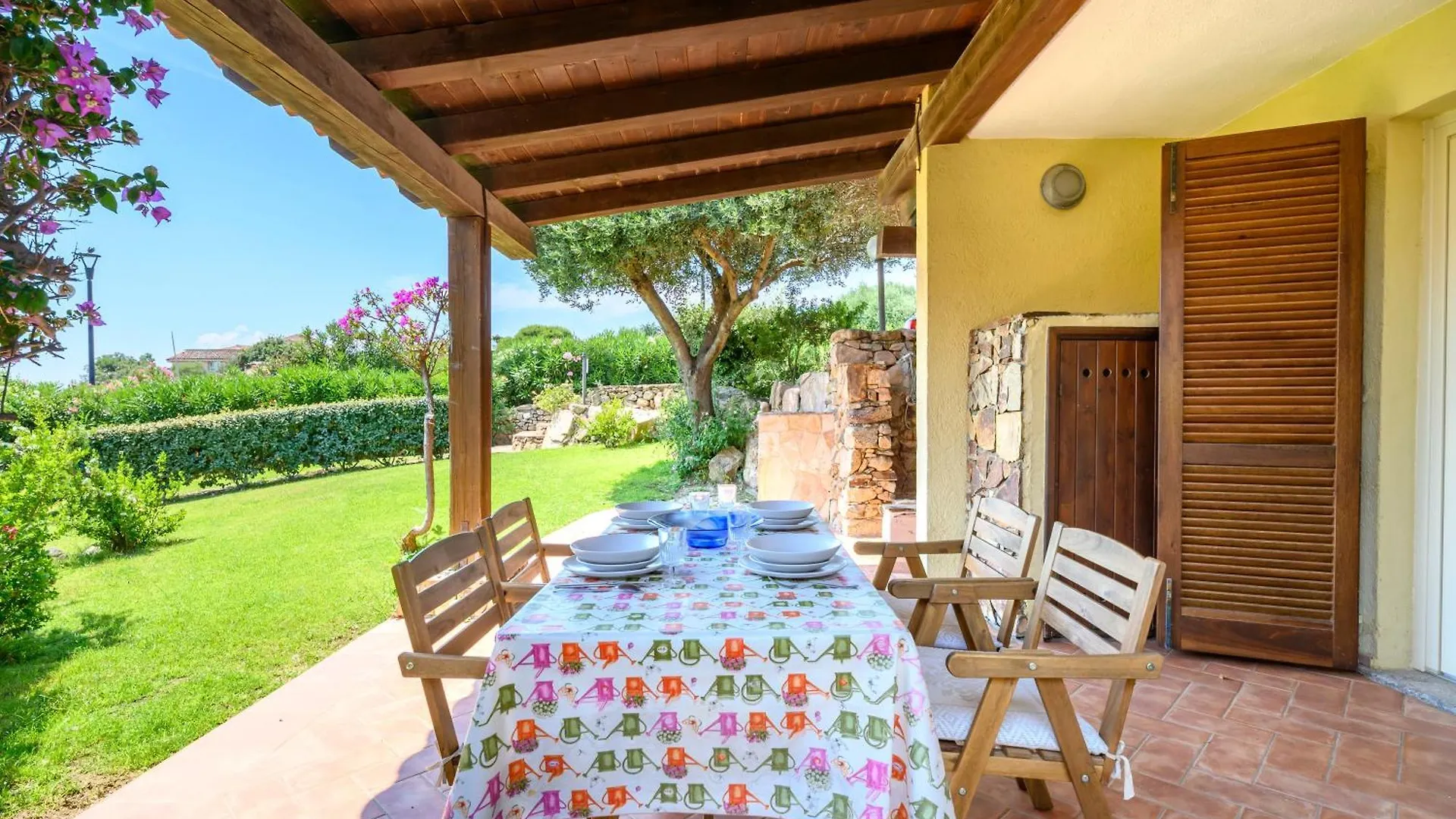 Novita' Dimora Delfino - Spiaggia Privata, Wifi, Ac Golfo Aranci 0*,  Italy