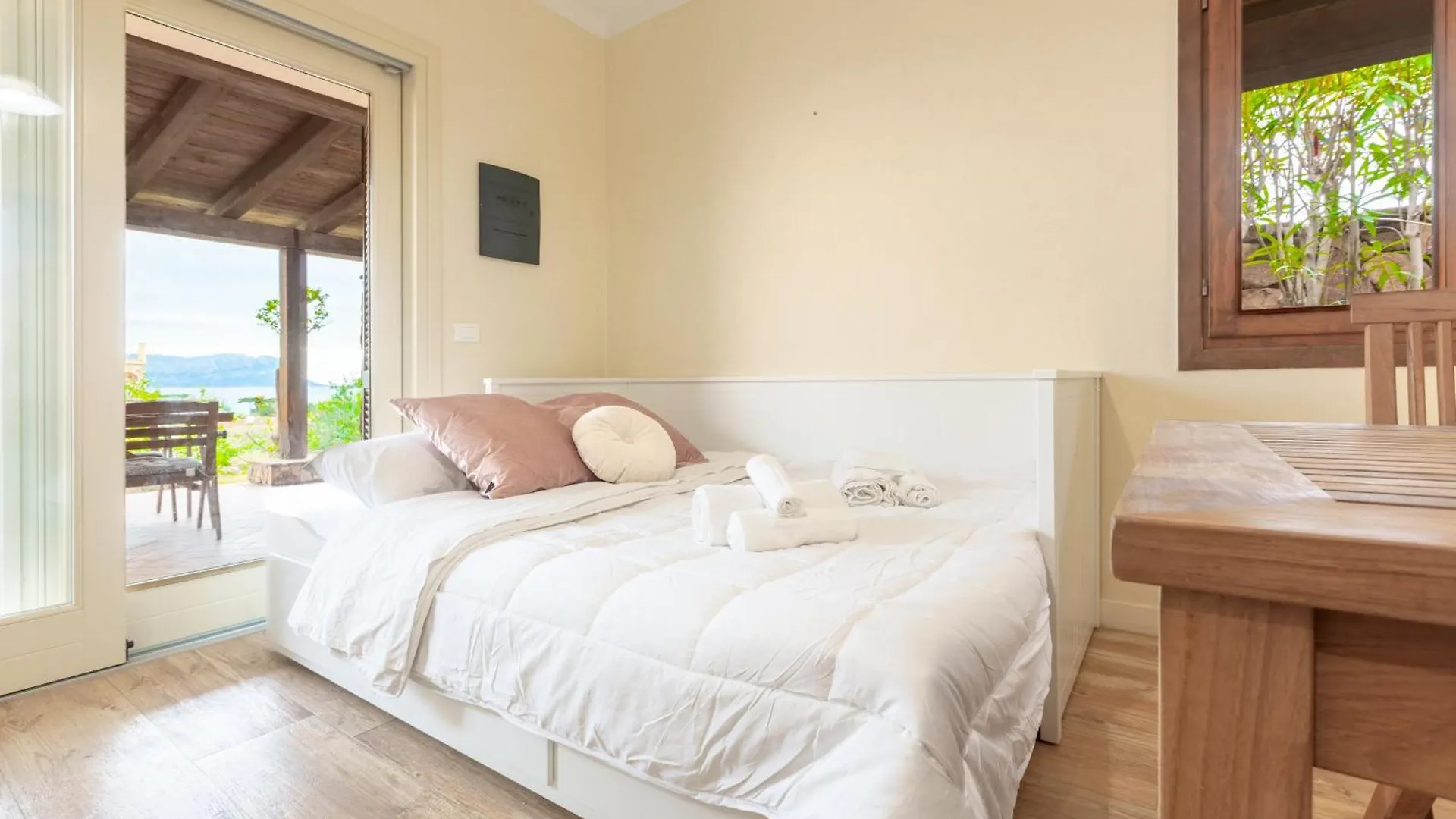 Holiday home Novita' Dimora Delfino - Spiaggia Privata, Wifi, Ac Golfo Aranci