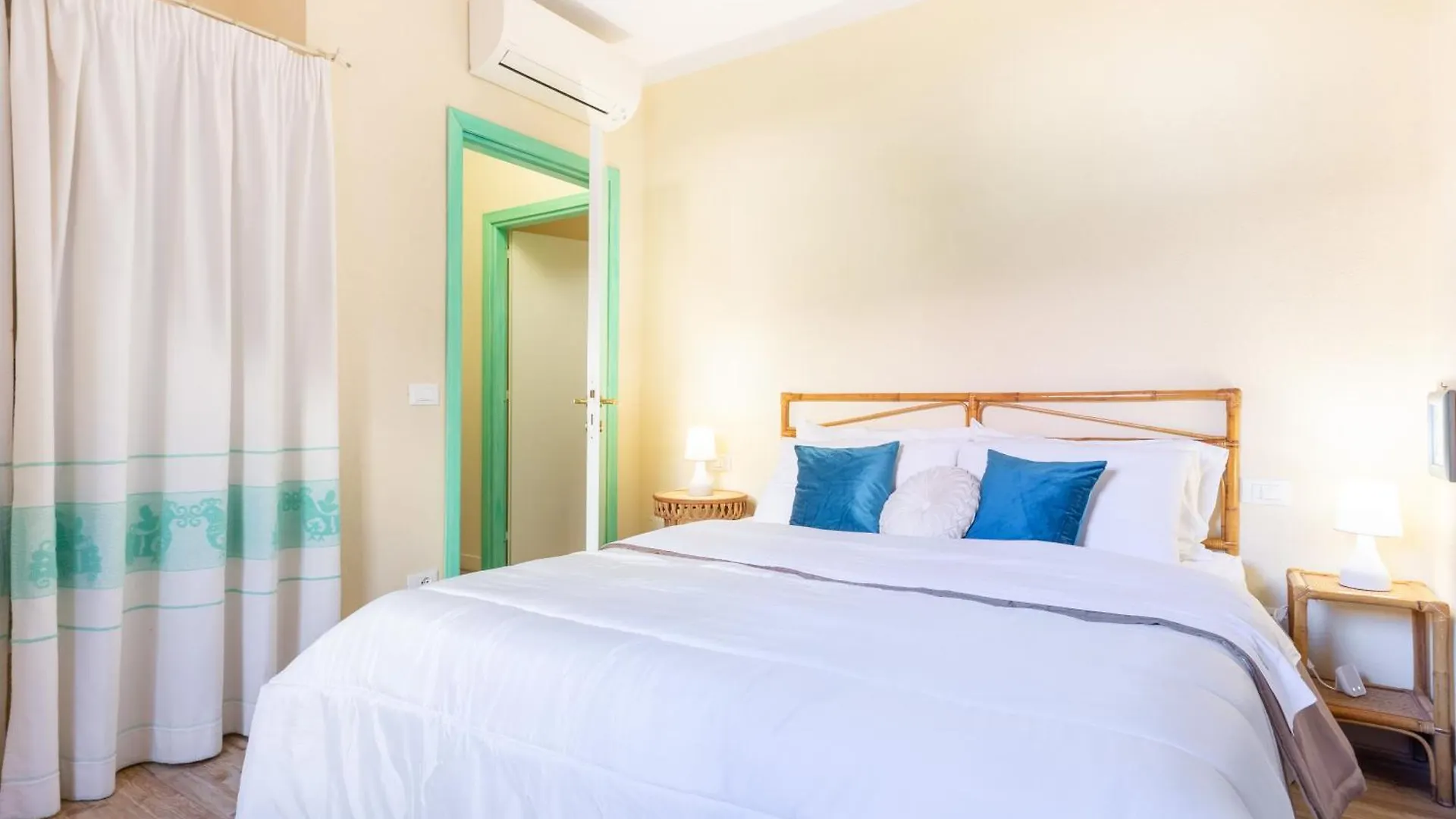 Holiday home Novita' Dimora Delfino - Spiaggia Privata, Wifi, Ac Golfo Aranci Italy